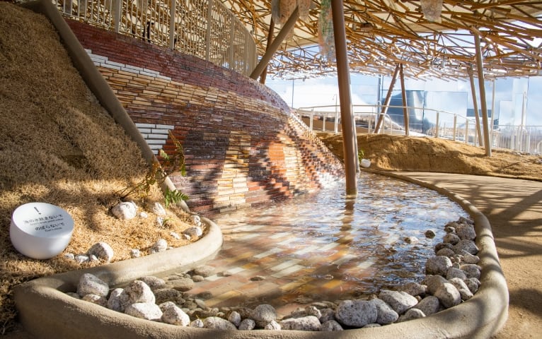 土と水のカーテンの写真