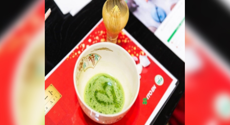 伊藤園と大阪ビジネスフロンティア高校の生徒による 抹茶アート体験