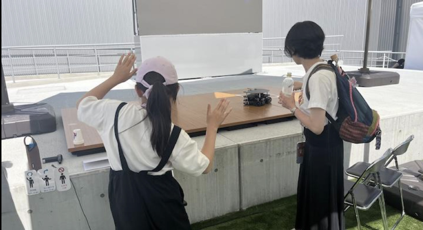 Let’s play with robots! (Ritsumeikan University College of Information Systems Science and Engineering Project Group Ri-one)
